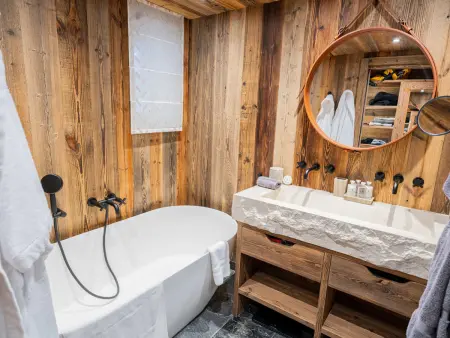 Chalet de luxe neuf avec piscine, jacuzzi, sauna et cinéma à Saint-Martin de Belleville - Photo 9