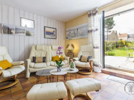 Charmante maison au cœur d'un village paisible avec jardin clos et animaux - Photo 6