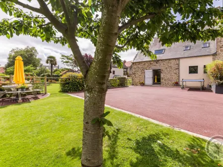 Charmante maison au cœur d'un village paisible avec jardin clos et animaux - Photo 15