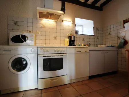 Maison rustique 17ème siècle avec jardin, cheminée et parking - Photo 1