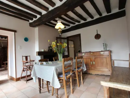 Maison rustique 17ème siècle avec jardin, cheminée et parking - Photo 2