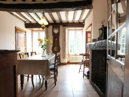 Maison rustique 17ème siècle avec jardin, cheminée et parking - Photo 5