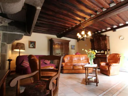 Maison rustique 17ème siècle avec jardin, cheminée et parking - Photo 8