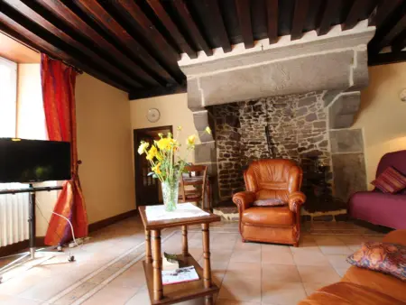 Maison rustique 17ème siècle avec jardin, cheminée et parking - Photo 9