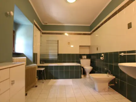 Maison rustique 17ème siècle avec jardin, cheminée et parking - Photo 12