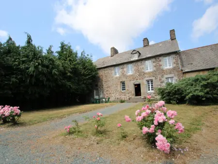 Maison rustique 17ème siècle avec jardin, cheminée et parking - Photo 16