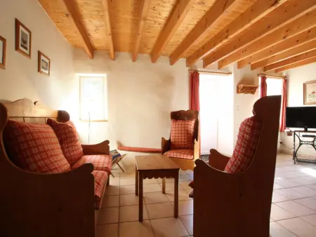 Maison Typique de Théville avec Cheminée et Cour Close - Photo 3
