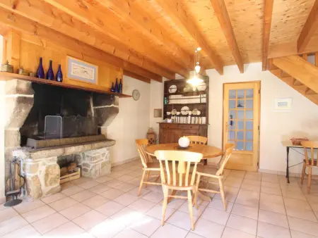 Maison Typique de Théville avec Cheminée et Cour Close - Photo 5