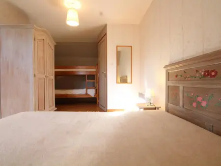 Maison Typique de Théville avec Cheminée et Cour Close - Photo 13
