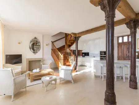 Maison de ville rénovée à St Denis-le-Vêtu, vue port - Photo 1