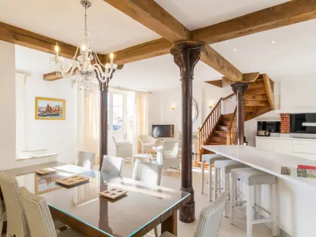 Maison de ville rénovée à St Denis-le-Vêtu, vue port - Photo 5