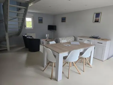 Maison mitoyenne 2 chambres, terrasse, parking, wifi gratuit, proche plages et Granville - Photo 2