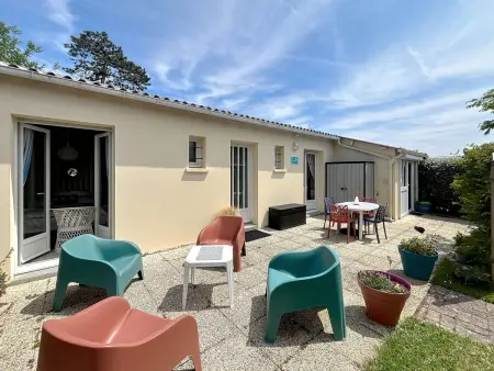 Maison rénovée, à 300m de la plage et proche commerces, avec terrasse et jardin, tout confort - Photo 2