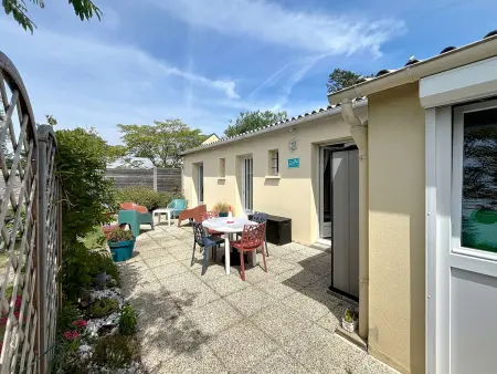 Maison rénovée, à 300m de la plage et proche commerces, avec terrasse et jardin, tout confort - Photo 3