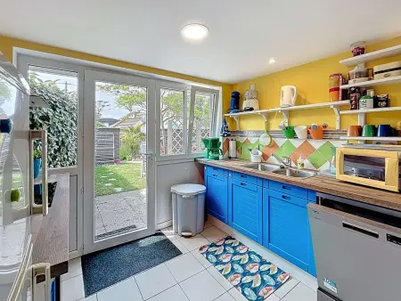 Maison rénovée, à 300m de la plage et proche commerces, avec terrasse et jardin, tout confort - Photo 4