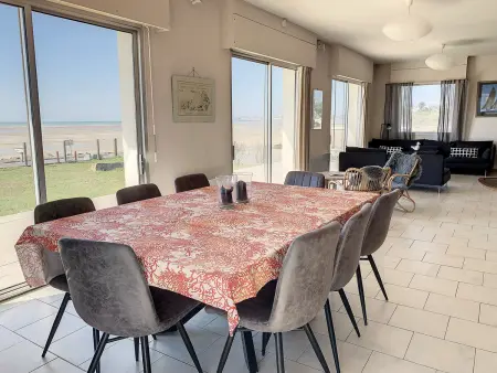 Villa avec jardin et accès direct plage, terrasse, 5 chambres, 2 salles d'eau, wifi, parking - Photo 7