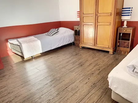 Villa avec jardin et accès direct plage, terrasse, 5 chambres, 2 salles d'eau, wifi, parking - Photo 14