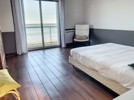 Villa avec jardin et accès direct plage, terrasse, 5 chambres, 2 salles d'eau, wifi, parking - Photo 16