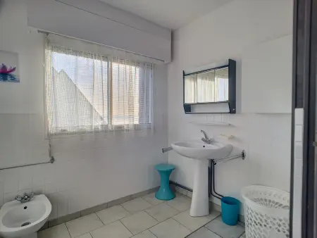 Villa avec jardin et accès direct plage, terrasse, 5 chambres, 2 salles d'eau, wifi, parking - Photo 21