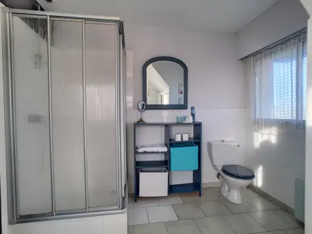 Villa avec jardin et accès direct plage, terrasse, 5 chambres, 2 salles d'eau, wifi, parking - Photo 22