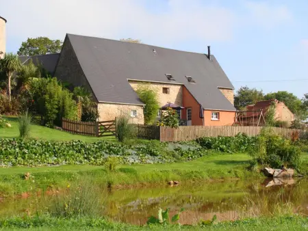 Charmante maison en Normandie avec jardin clos, Gite 8 personnes à Montmartin en Graignes - Photo 1