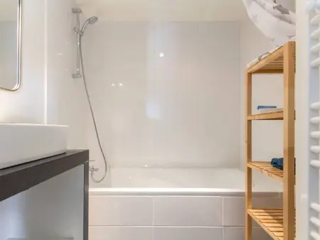 Maison contemporaine proche mer avec jardin à Saint-Vaast-la-Hougue - Photo 9