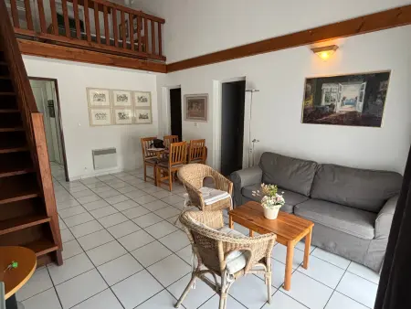 Maison en Duplex au Pied des Dunes à Biscarrosse - Calme et Confort, Parking et Terrasse - Photo 2