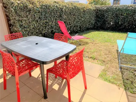 Maison de vacances près plage et commerces avec jardinet, parking privé et équipements complets - Photo 1