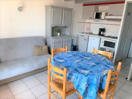 Maison de vacances près plage et commerces avec jardinet, parking privé et équipements complets - Photo 3