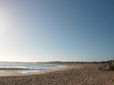 Maison de vacances près plage et commerces avec jardinet, parking privé et équipements complets - Photo 14