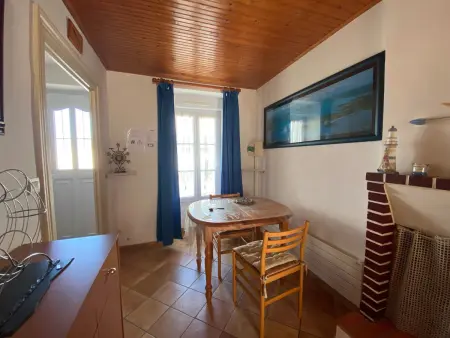 Maison rénovée, proche plage et commerces, parking, jardin privé - Photo 8
