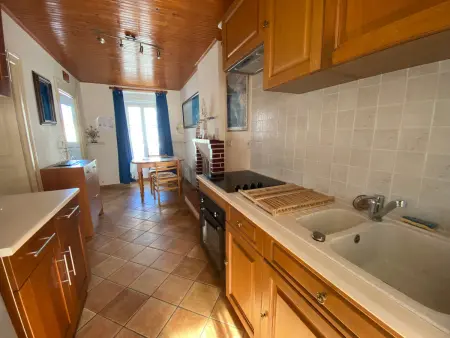Maison rénovée, proche plage et commerces, parking, jardin privé - Photo 9