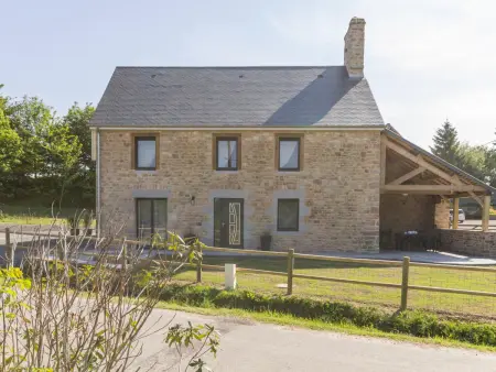 Maison paisible en pierre avec terrasse et cheminée - Photo 1