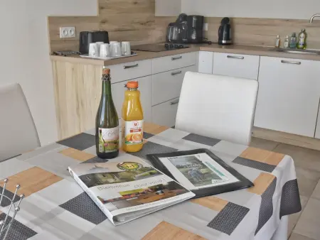 Maison paisible en pierre avec terrasse et cheminée - Photo 8