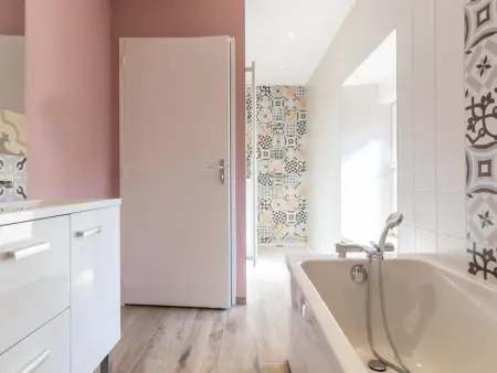 Maison paisible en pierre avec terrasse et cheminée - Photo 10
