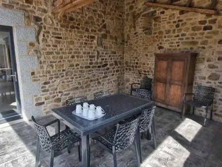Maison paisible en pierre avec terrasse et cheminée - Photo 24