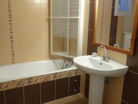 Maison de plain-pied avec jardin, animaux sur demande, près de la plage - Photo 7