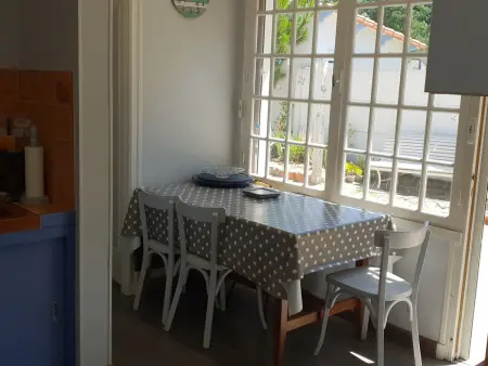 Maison de charme rénovée, proche plage et commerces - Photo 3