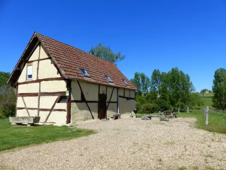 Maison authentique de Sologne avec piscine partagée, jardin et 3 chambres - Photo 4