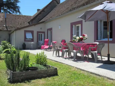 Maison bourbonnaise rénovée avec terrasse, Wifi et parking - Photo 2