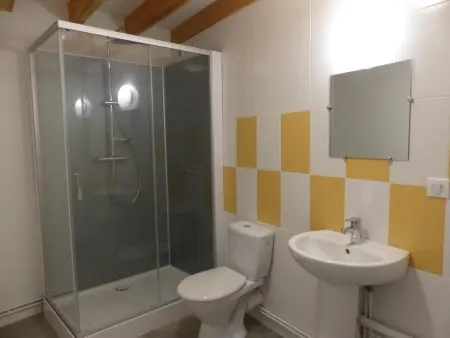 Ancien Atelier Cosy pour Vacances en Montagne, Gite 6 personnes à La Guillermie - Photo 4