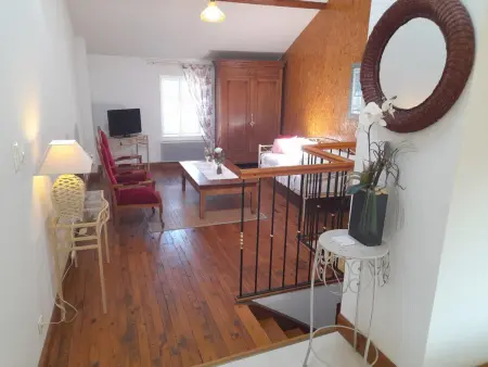 Maison en pierres rénovée avec patio à Ferrières-sur-Sichon - Photo 8