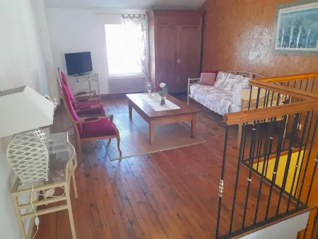 Maison en pierres rénovée avec patio à Ferrières-sur-Sichon - Photo 9
