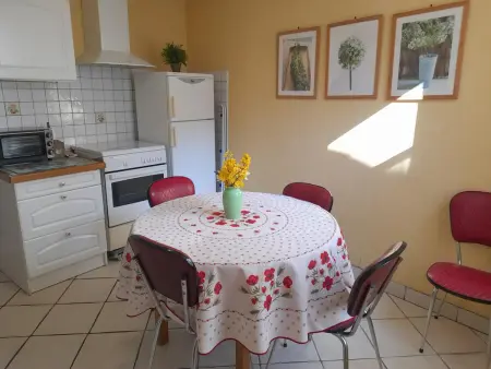 Maison en pierres rénovée avec patio à Ferrières-sur-Sichon - Photo 12