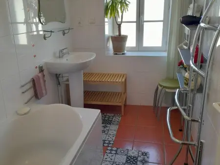Maison en pierres rénovée avec patio à Ferrières-sur-Sichon - Photo 17