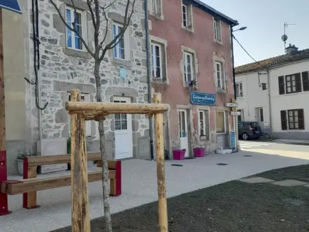 Maison en pierres rénovée avec patio à Ferrières-sur-Sichon - Photo 22