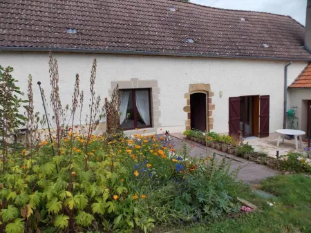 Gîte cosy à Neuvy avec jardin et animaux acceptés - Photo 10