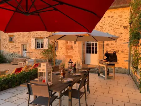 Maison XVème avec jardin et piscine en pleine nature - Photo 2