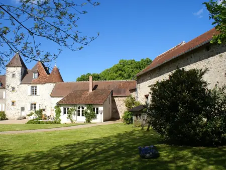 Maison XVème avec jardin et piscine en pleine nature - Photo 16