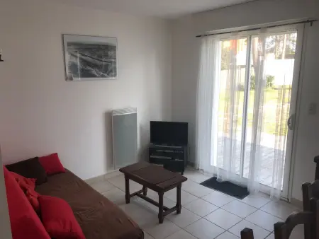 Maison rénovée, jardin clos, à 300m de la mer - 6 couchages, WiFi, animaux admis - Photo 4